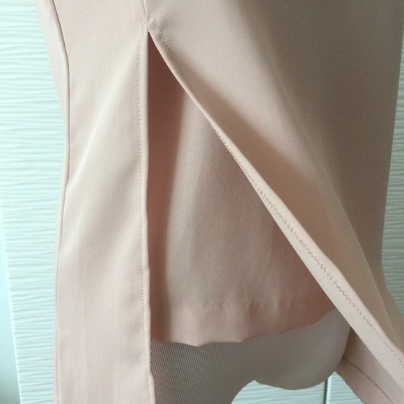 Kenneth Cole Blush Top With Gold Neck - Picture 4 of 7